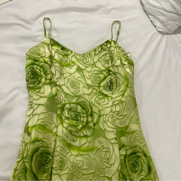 Y2K flowy formal dress - Picture 3 of 11